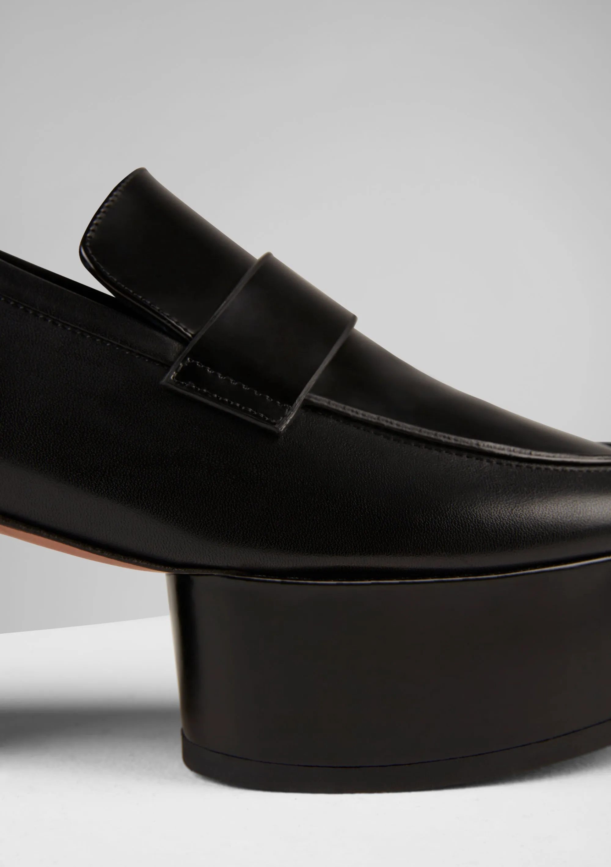 Myla Loafers in Nero