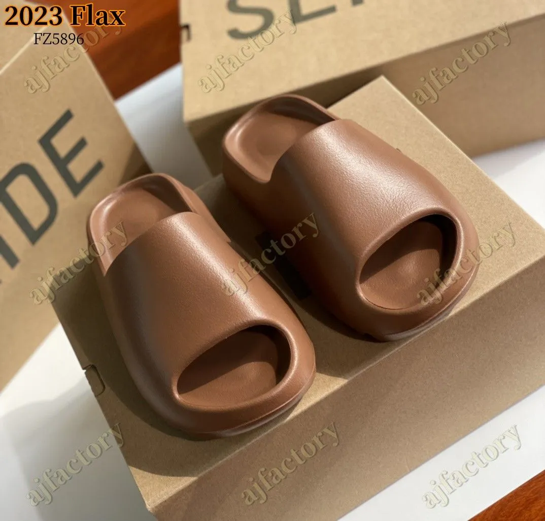 Slippers EVA men woman Comfortable foam runners Sandals Glow Green Soot Onyx Black Bone Blue Resin Desert Sand Pure slides mens slide