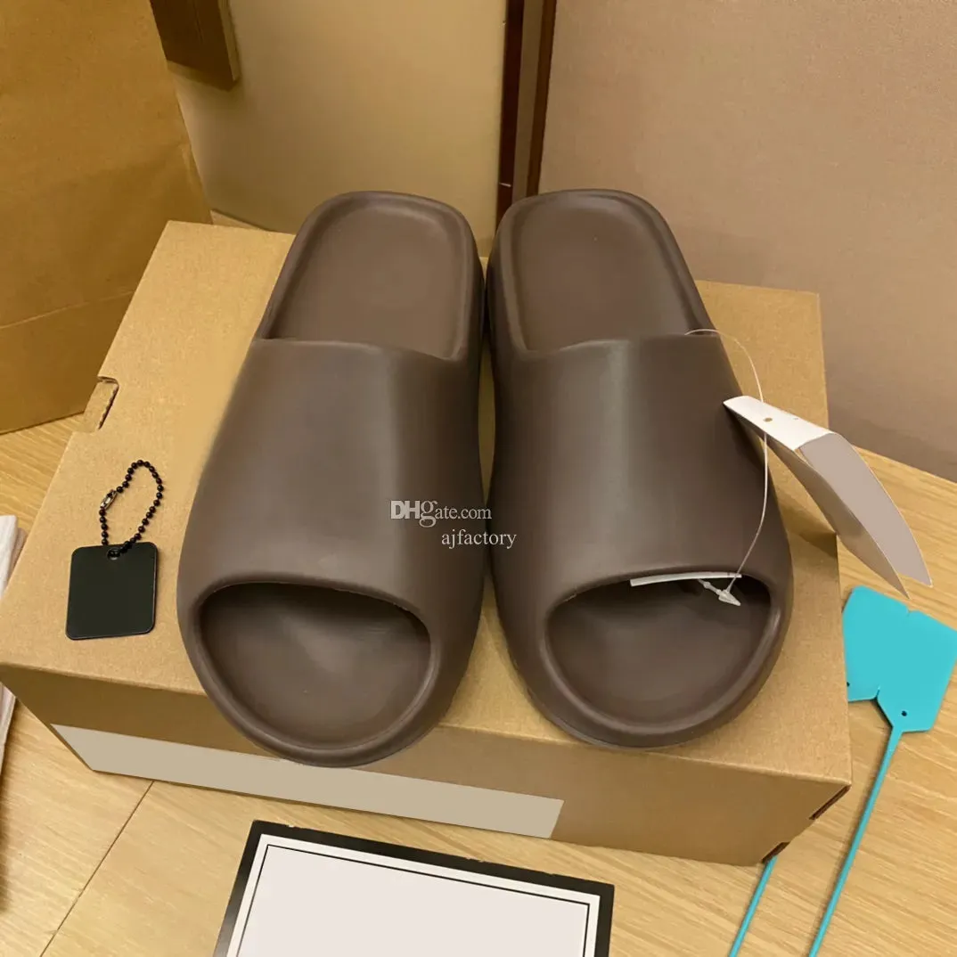Slippers EVA men woman Comfortable foam runners Sandals Glow Green Soot Onyx Black Bone Blue Resin Desert Sand Pure slides mens slide