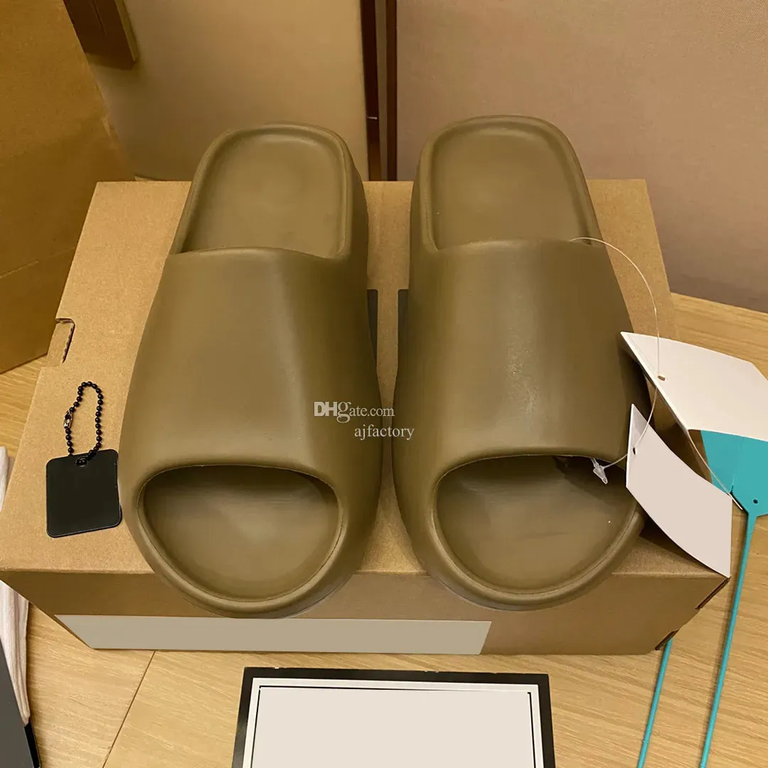 Slippers EVA men woman Comfortable foam runners Sandals Glow Green Soot Onyx Black Bone Blue Resin Desert Sand Pure slides mens slide